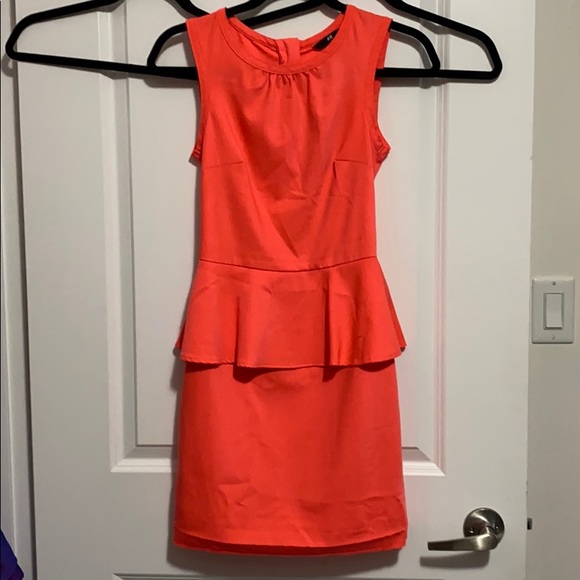 Vibrant pink dress - Picture 2 of 2